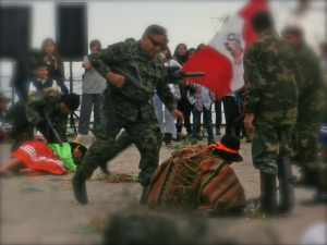 Mise en scène du massacre d'Accomarca pendant le carnaval.