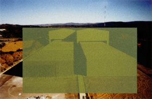 Fig. 18 Cécile Massart, Camouflage III, Site d’El Cabril, Espagne. Sérigraphie sur photo, 100 x 75 cm, 1999 et 2001. © Cécile Massart